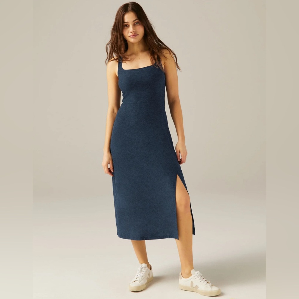 NWOT Beyond Yoga Featherweight Getaway Dress in Nocturnal Navy